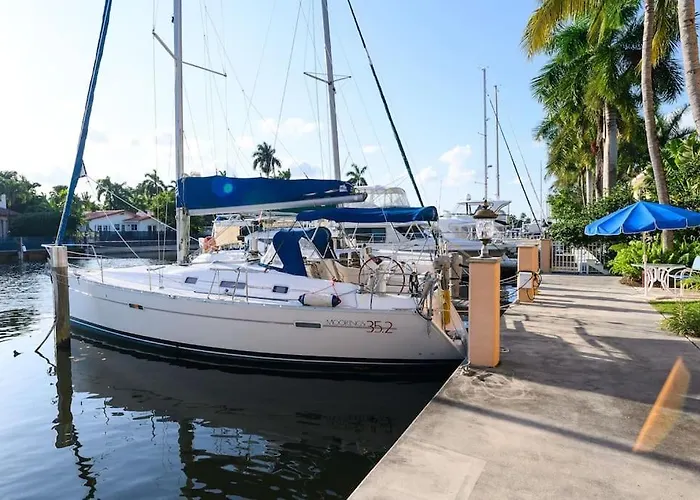 Beach Apt With Waterview In Las Olas Blvd